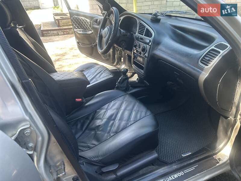 Седан Daewoo Sens 2003 в Горішніх Плавнях