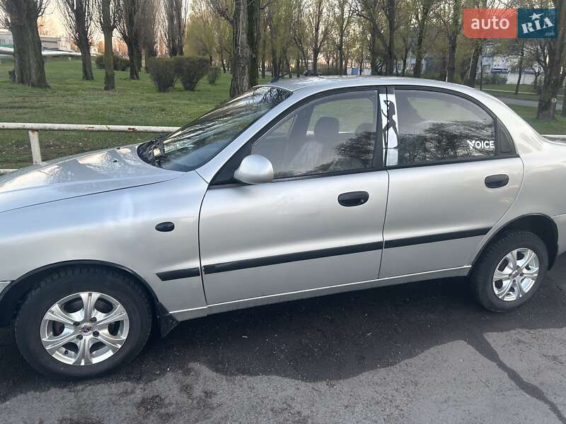 Седан Daewoo Sens 2003 в Горішніх Плавнях
