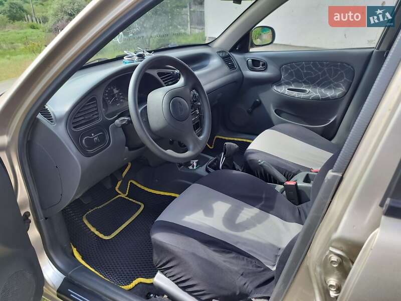 Седан Daewoo Sens 2004 в Песковке