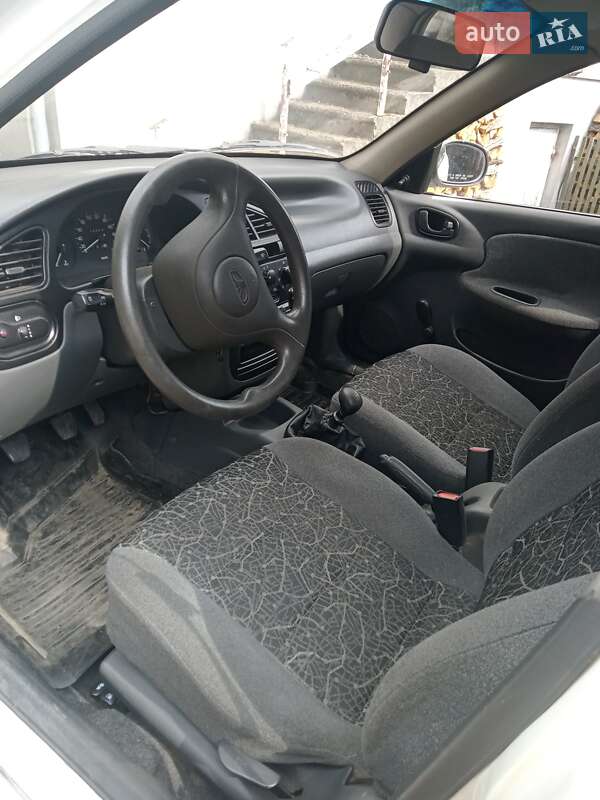 Седан Daewoo Sens 2004 в Сокале