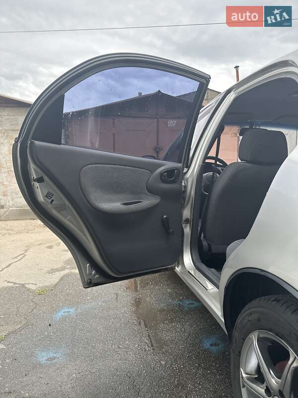 Седан Daewoo Sens 2004 в Киеве