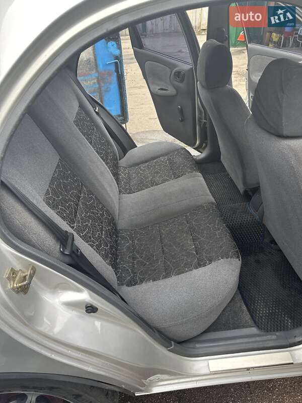 Седан Daewoo Sens 2004 в Киеве