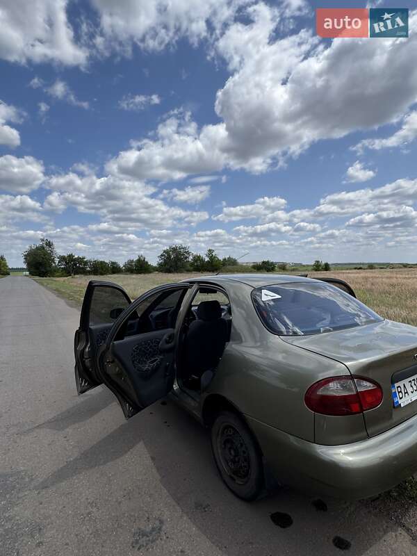 Седан Daewoo Sens 2004 в Петрове
