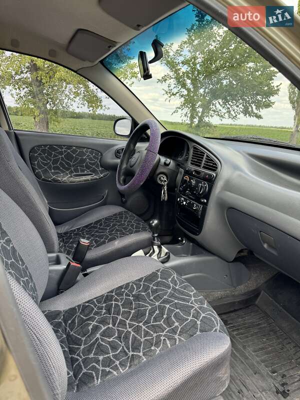 Седан Daewoo Sens 2004 в Петрове