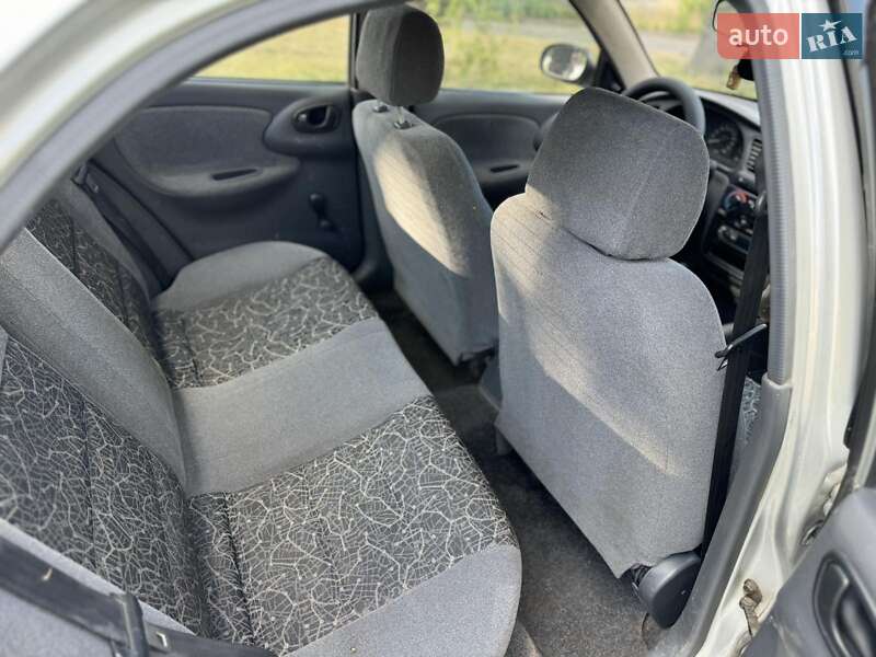 Седан Daewoo Sens 2004 в Днепре