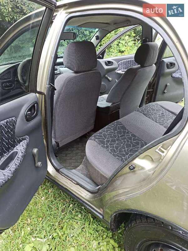 Седан Daewoo Sens 2003 в Чернигове