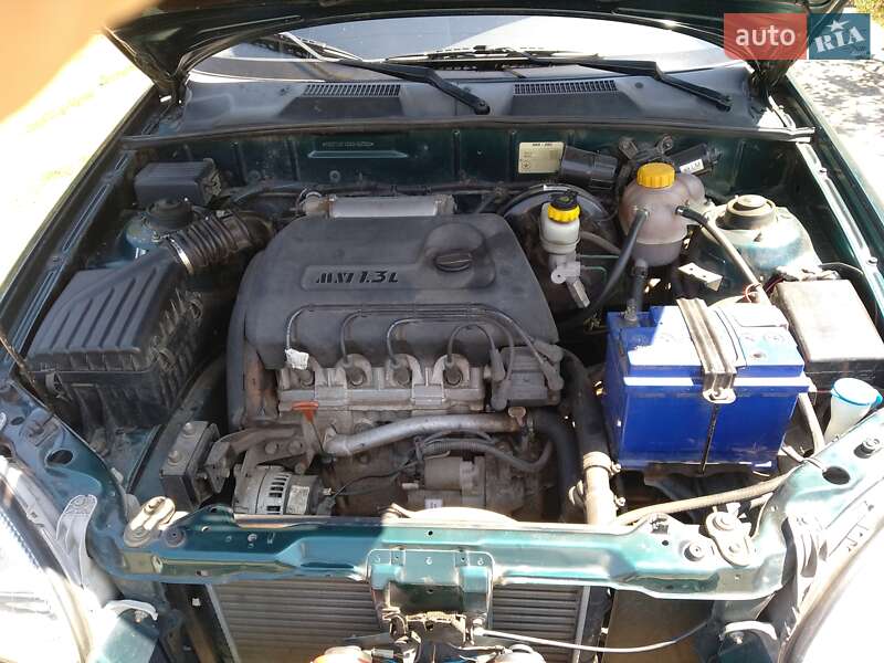 Седан Daewoo Sens 2003 в Марганці