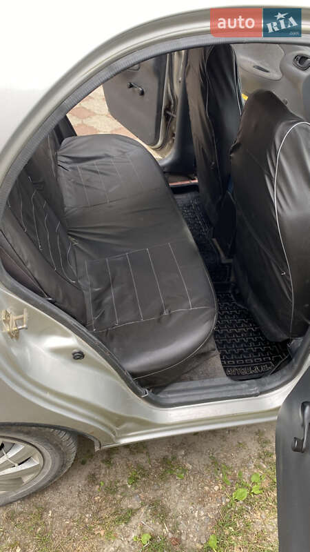 Седан Daewoo Sens 2004 в Волочиске