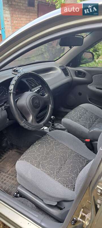 Седан Daewoo Sens 2004 в Марганце
