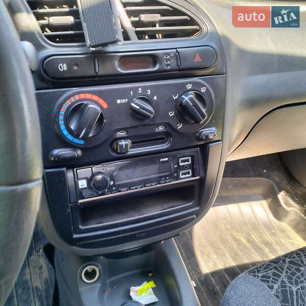 Седан Daewoo Sens 2006 в Косове