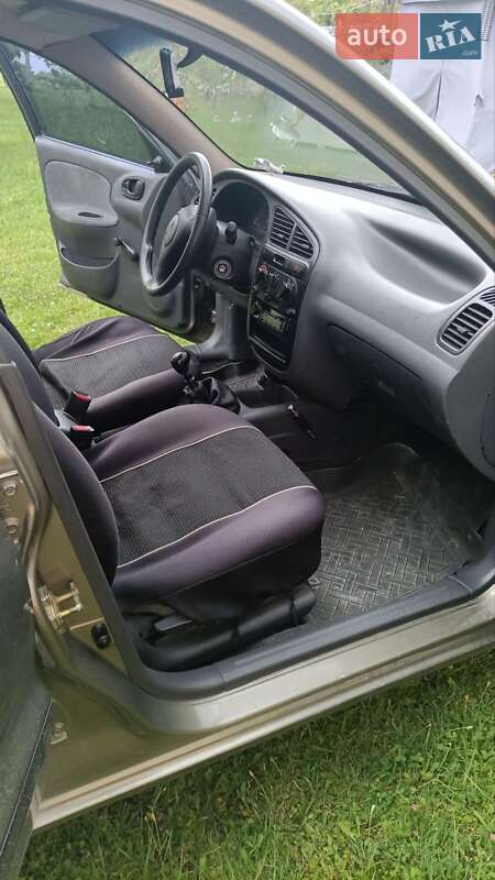 Седан Daewoo Sens 2005 в Новояворовске