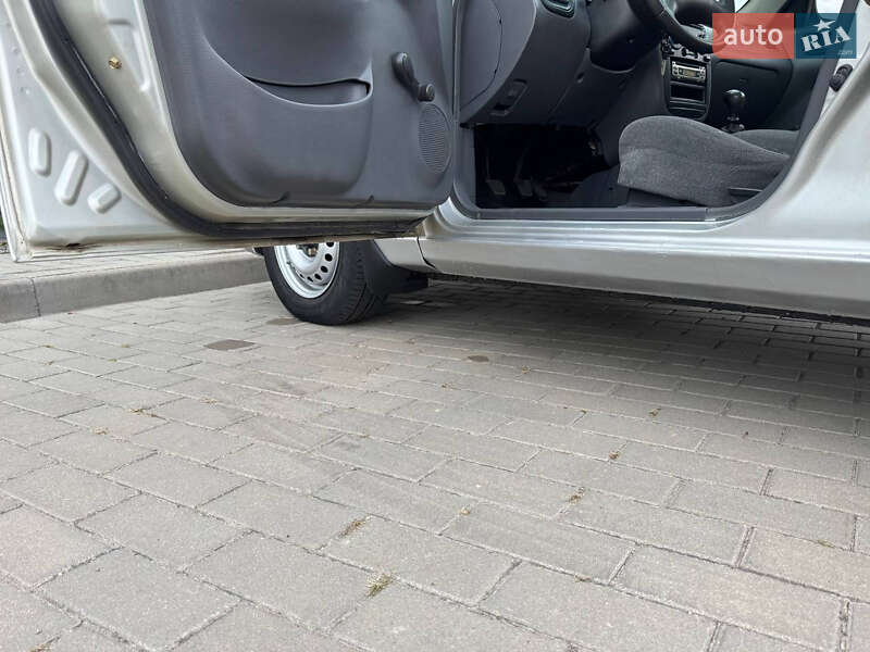 Седан Daewoo Sens 2004 в Житомире