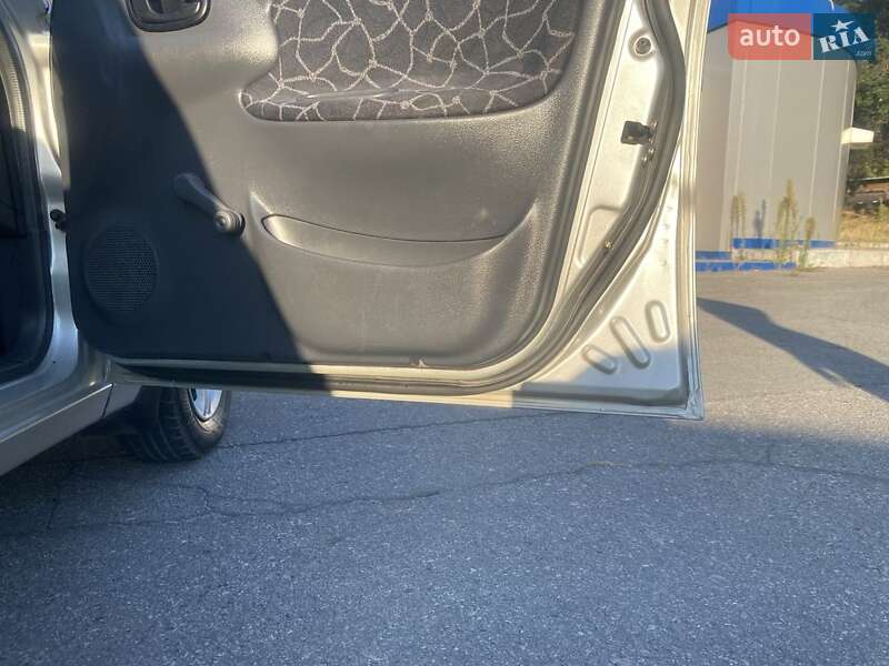 Седан Daewoo Sens 2003 в Запорожье