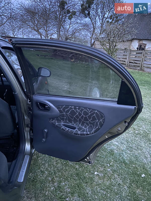 Седан Daewoo Sens 2003 в Кременце