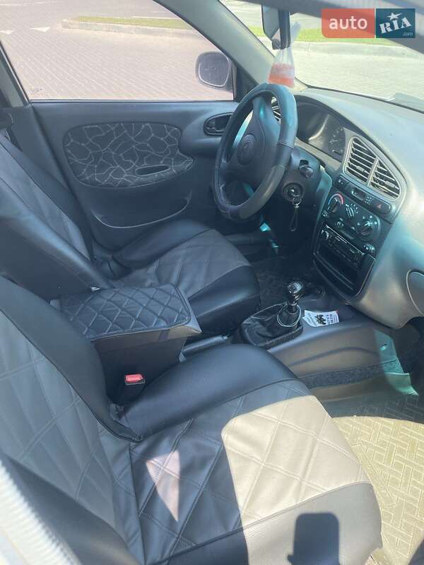 Седан Daewoo Sens 2003 в Дніпрі