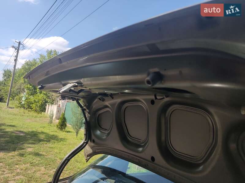 Седан Daewoo Sens 2003 в Дніпрі