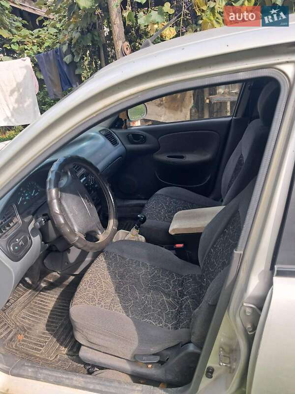 Седан Daewoo Sens 2004 в Буштино