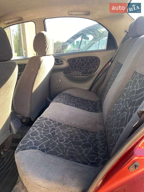 Седан Daewoo Sens 2004 в Чернігові