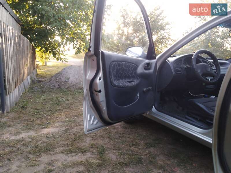 Седан Daewoo Sens 2004 в Миргороде