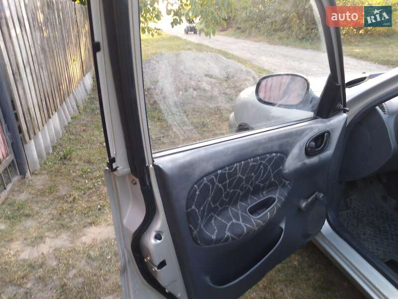 Седан Daewoo Sens 2004 в Миргороде