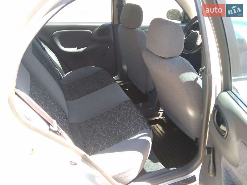 Седан Daewoo Sens 2004 в Запоріжжі