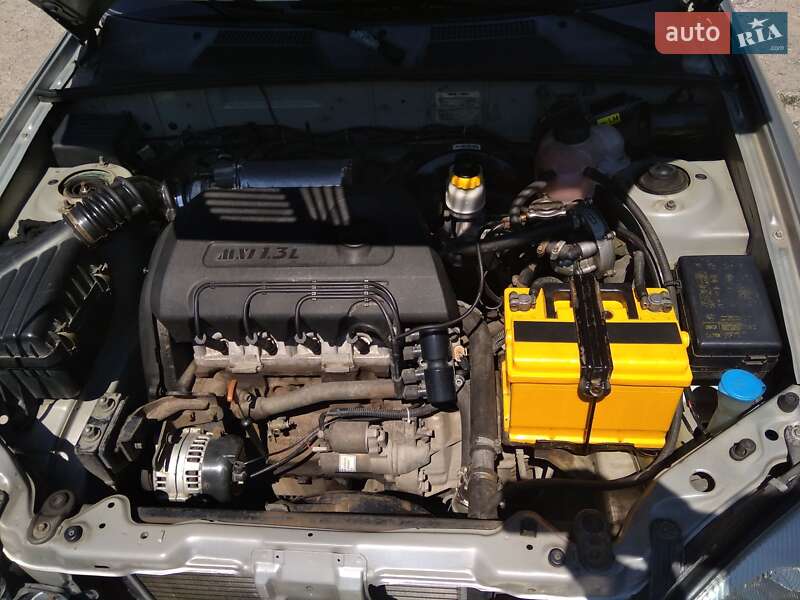 Седан Daewoo Sens 2004 в Запоріжжі