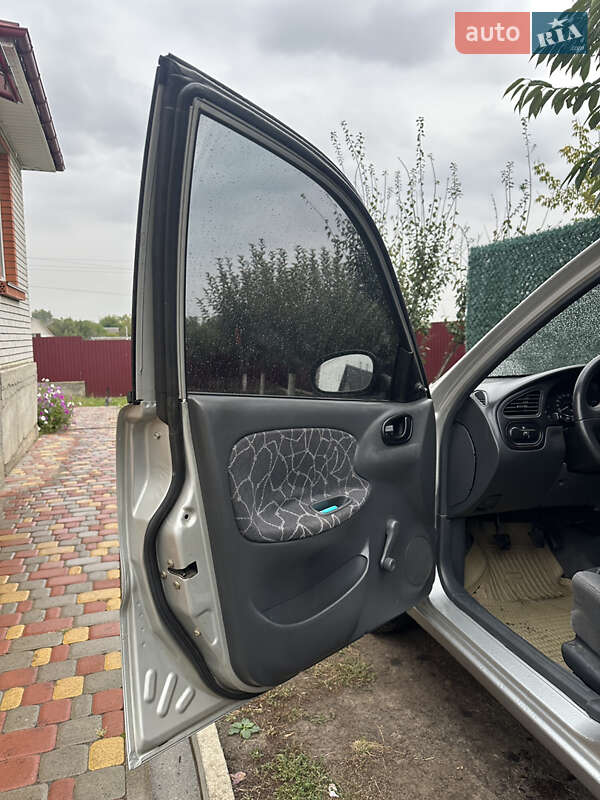 Седан Daewoo Sens 2002 в Кагарлыке