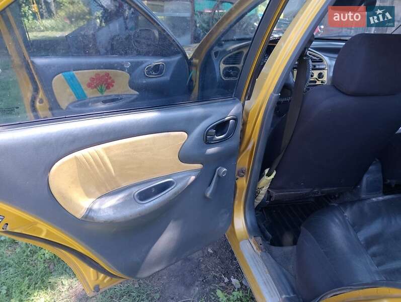 Седан Daewoo Sens 2003 в Ромнах