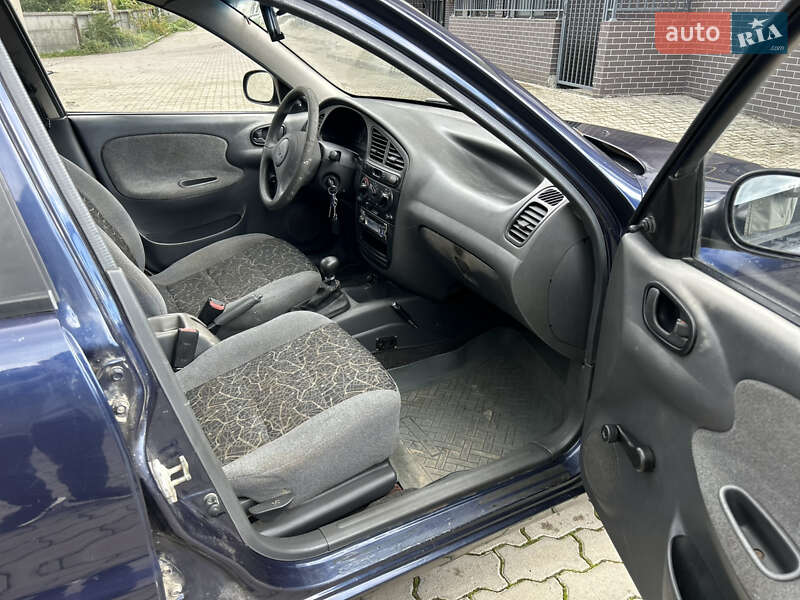 Седан Daewoo Sens 2004 в Жовкві