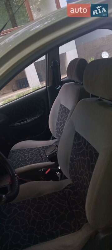 Седан Daewoo Sens 2004 в Хусті