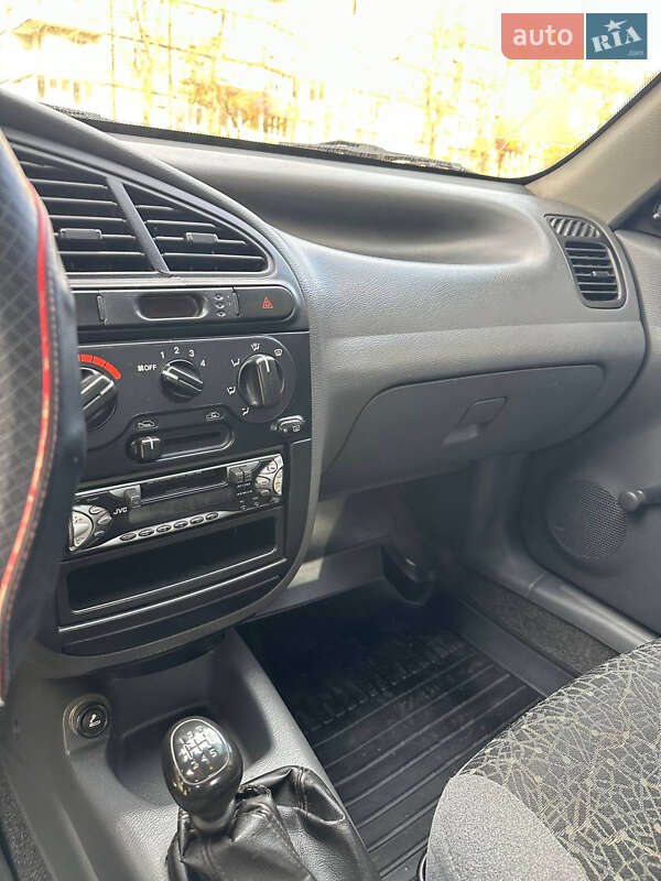 Седан Daewoo Sens 2004 в Кривому Розі