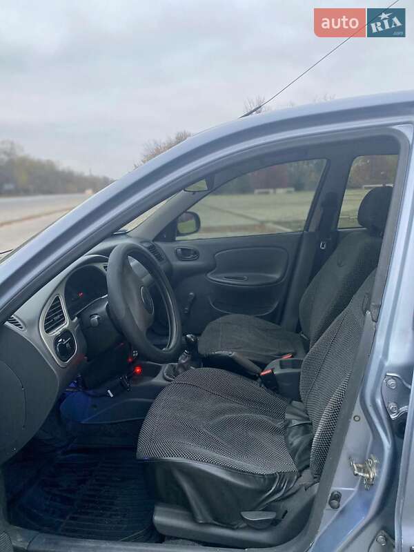 Седан Daewoo Sens 2010 в Дніпрі