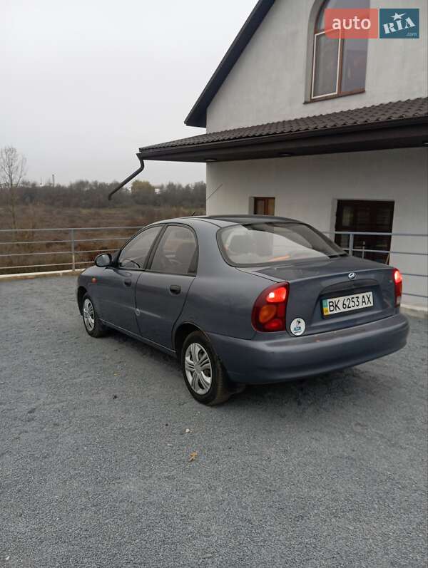 Седан Daewoo Sens 2010 в Рівному