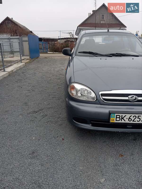 Седан Daewoo Sens 2010 в Рівному