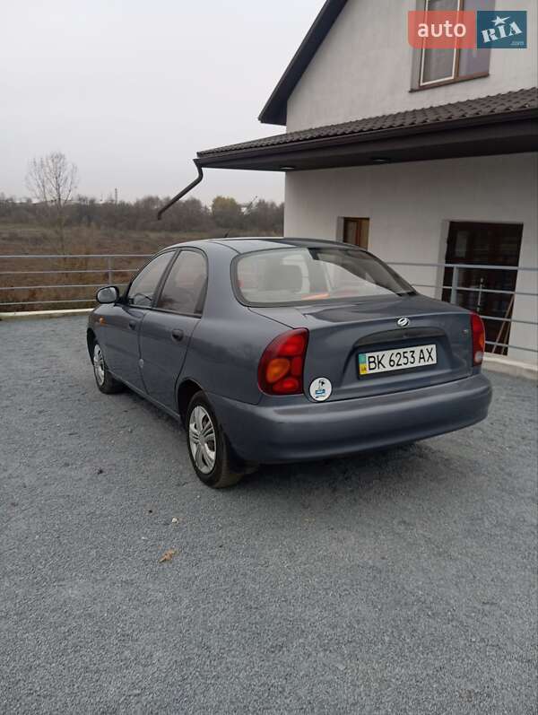 Седан Daewoo Sens 2010 в Рівному