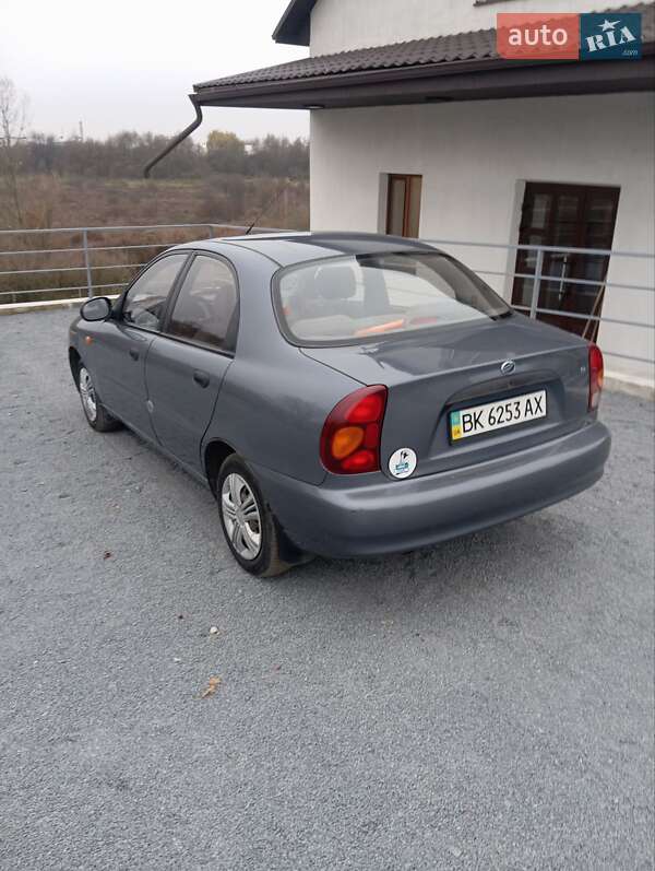 Седан Daewoo Sens 2010 в Рівному