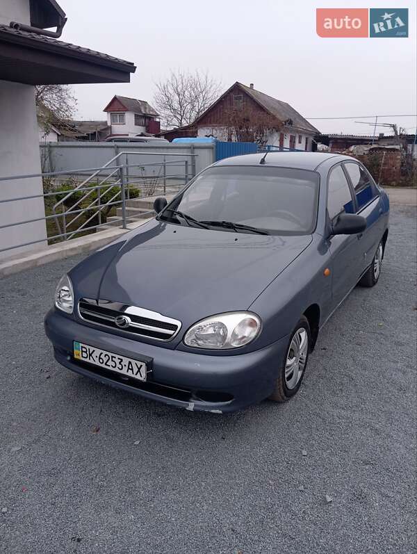 Седан Daewoo Sens 2010 в Рівному