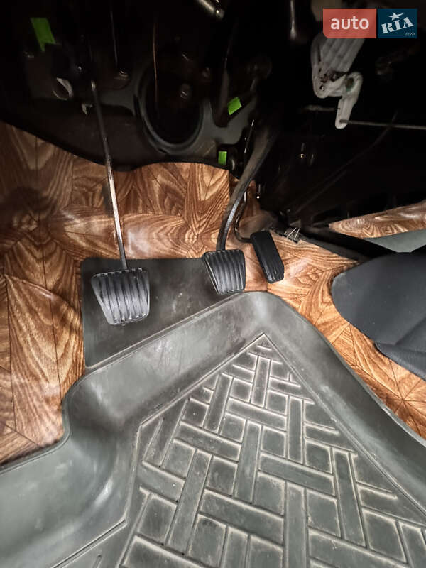 Седан Daewoo Sens 2004 в Іршанському