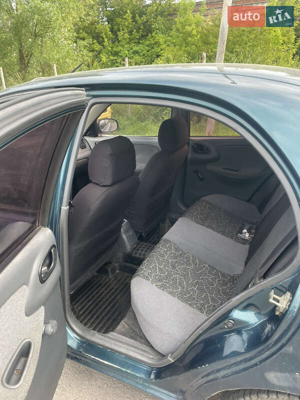 Седан Daewoo Sens 2004 в Рівному