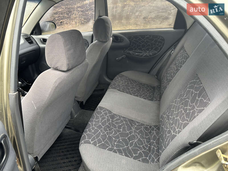 Седан Daewoo Sens 2003 в Сквире