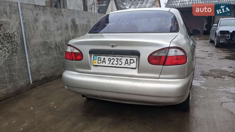 Седан Daewoo Sens 2004 в Радивиліві