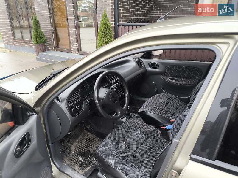 Седан Daewoo Sens 2003 в Новоднестровске