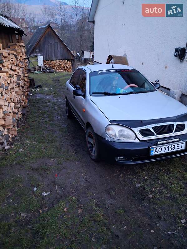 Седан Daewoo Sens 2004 в Синевире