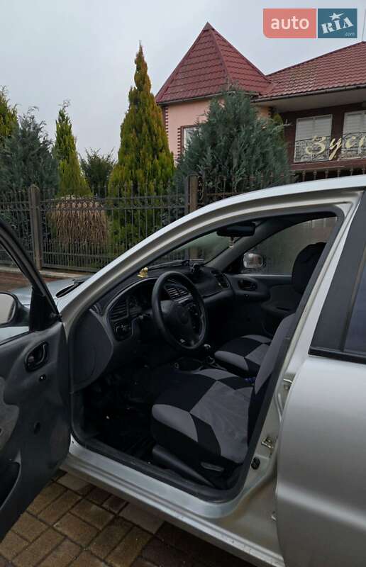 Седан Daewoo Sens 2005 в Иршаве