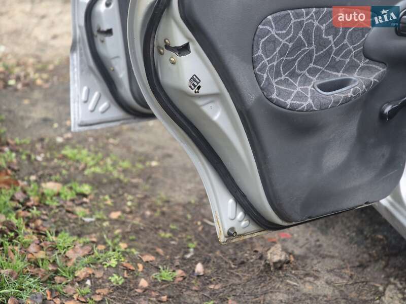 Седан Daewoo Sens 2004 в Днепре