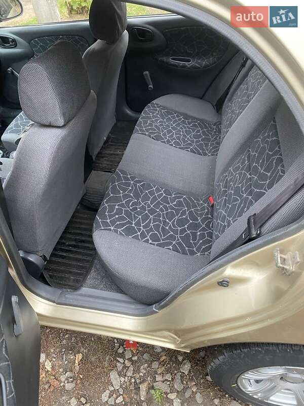 Седан Daewoo Sens 2003 в Днепре