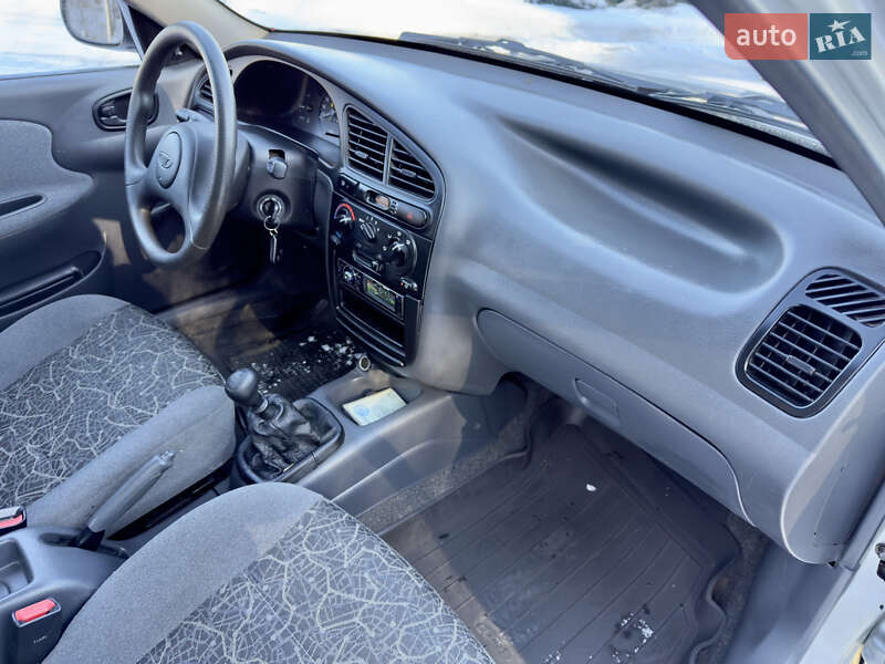 Седан Daewoo Sens 2004 в Могилев-Подольске