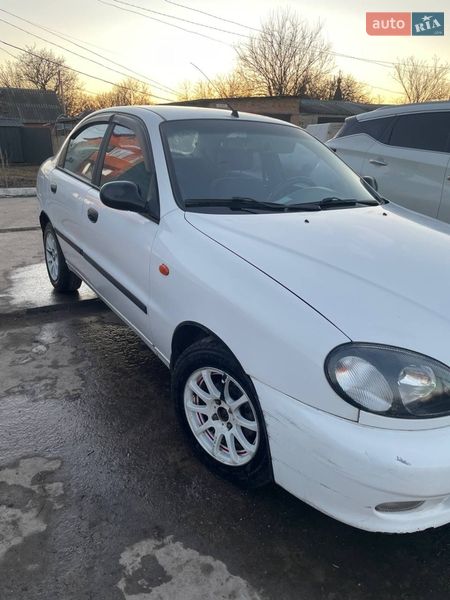 Седан Daewoo Sens 2004 в Новгородці