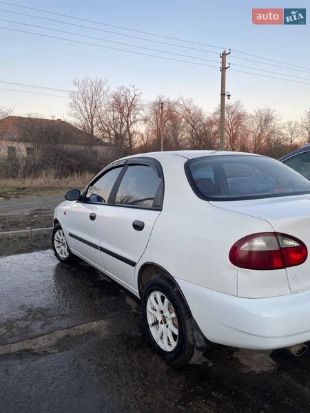 Седан Daewoo Sens 2004 в Новгородці