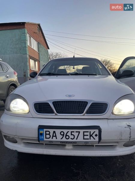 Седан Daewoo Sens 2004 в Новгородці